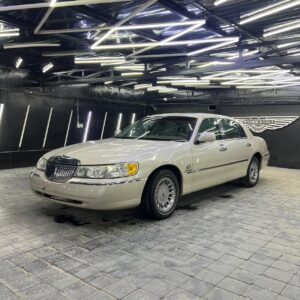 Lincoln Town Car Model 1999